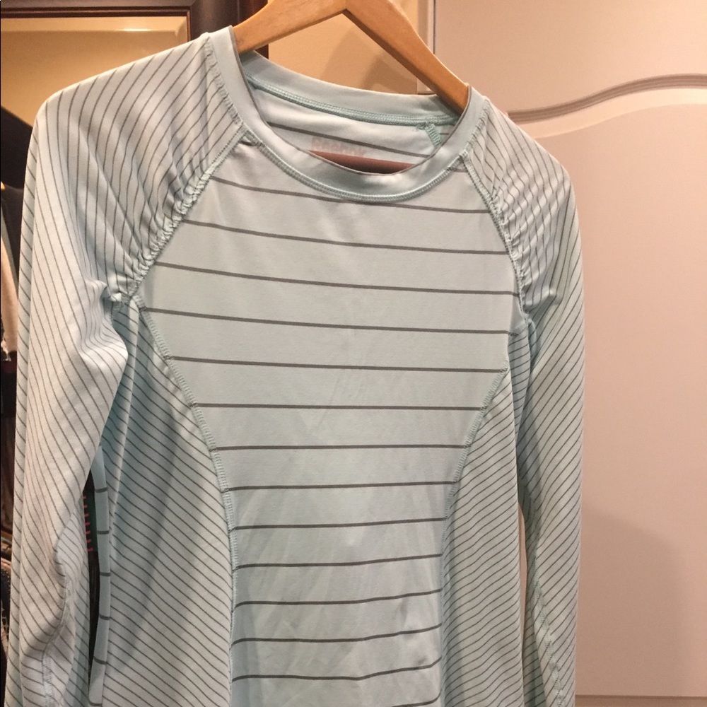 Flattering Reebok workout top!